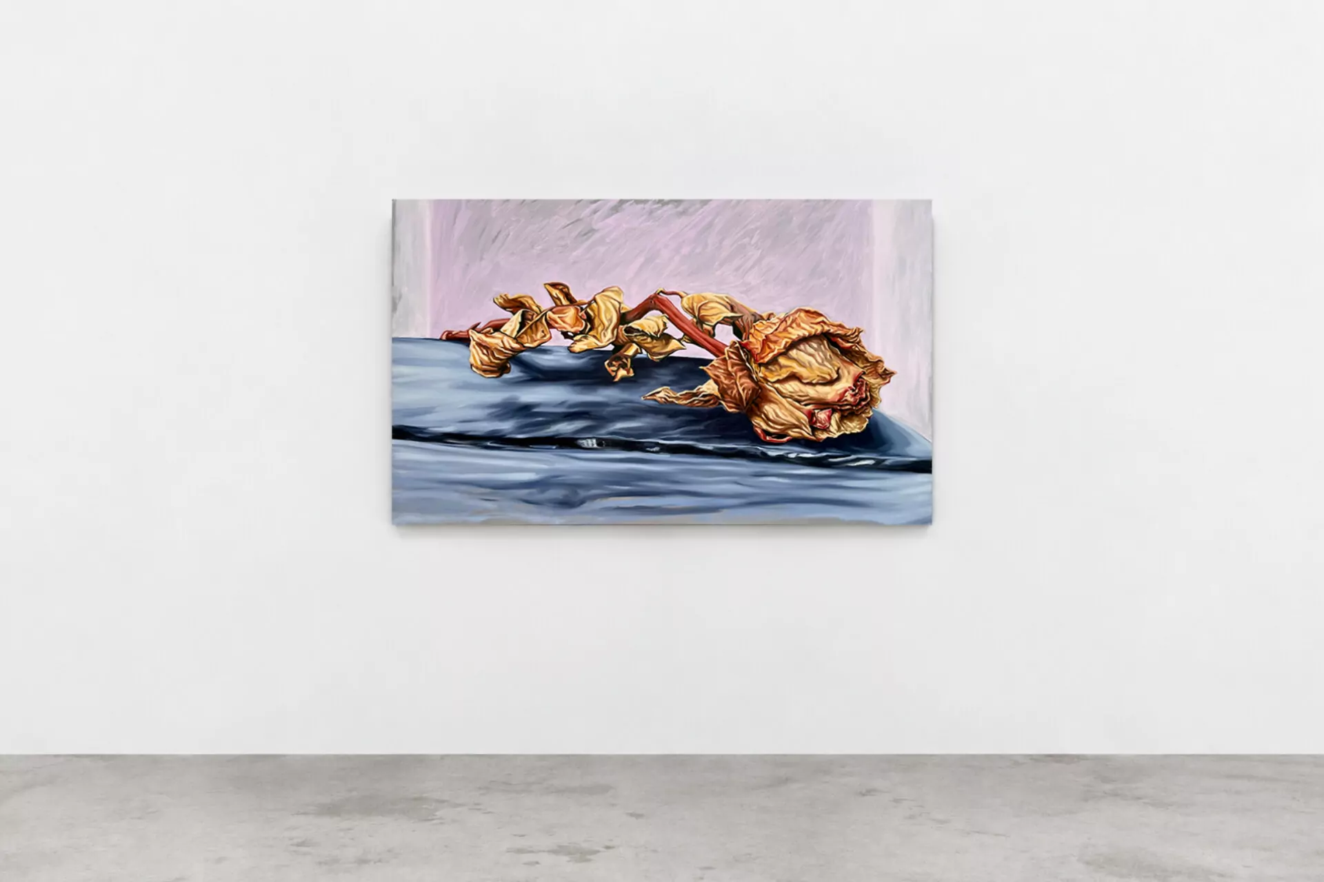 Vue d'exposition "Rose funéraire" — Huile sur toile
148 cm x 91 cm 
 — 2025